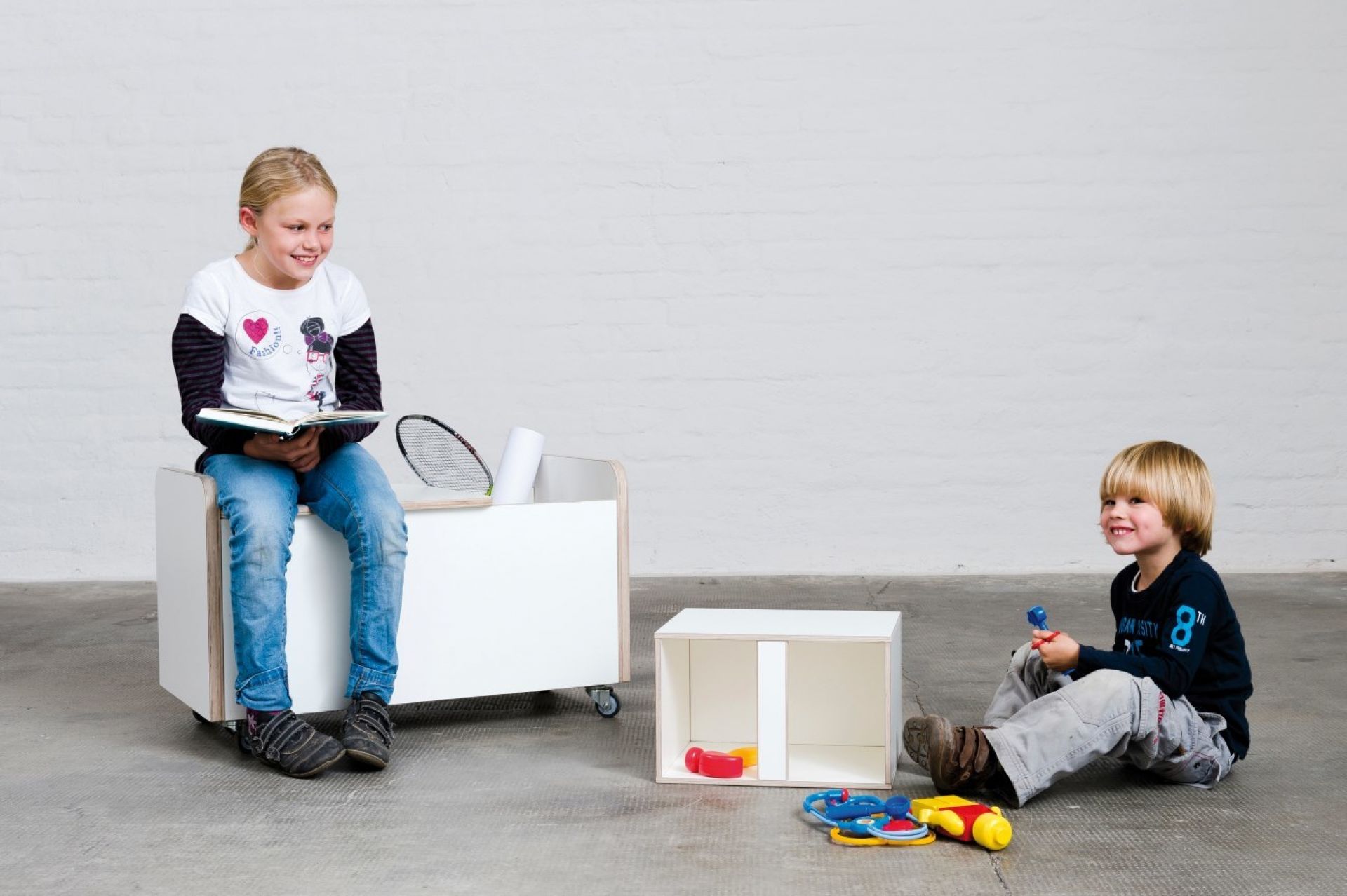Growing Table Rolling Box Chest Pure Position