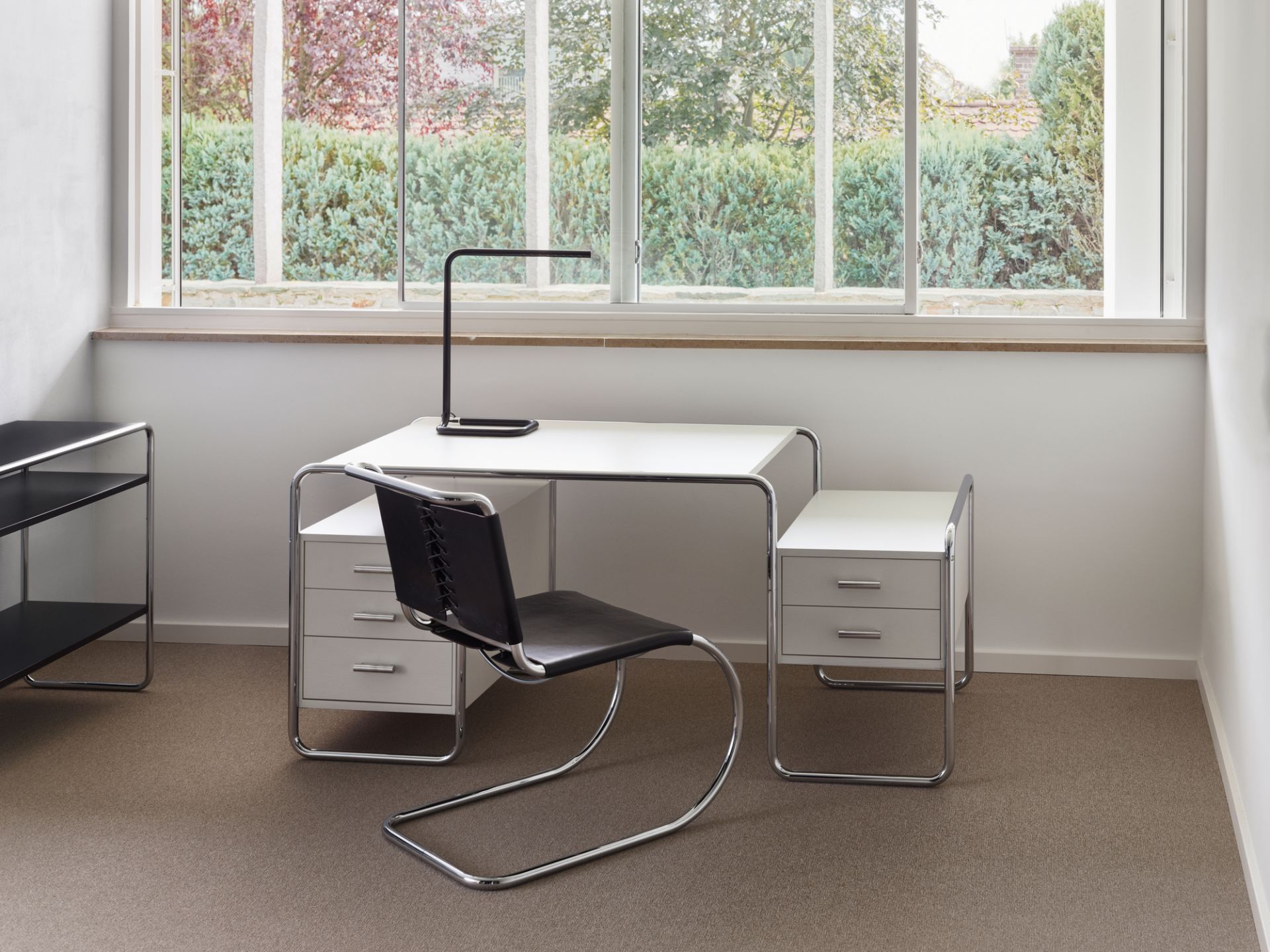 S 285 Tubular steel Desk Thonet