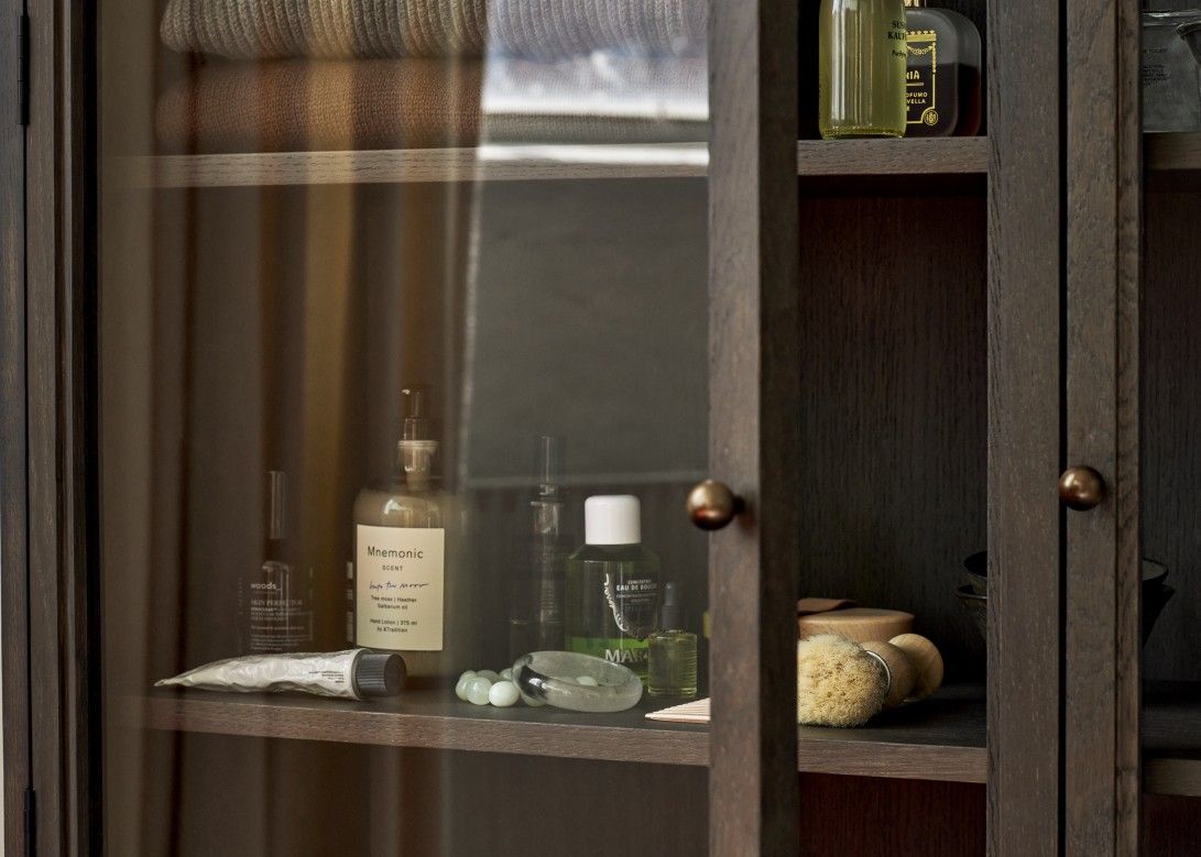 Trace SC88 cabinet / display case AndTradition
