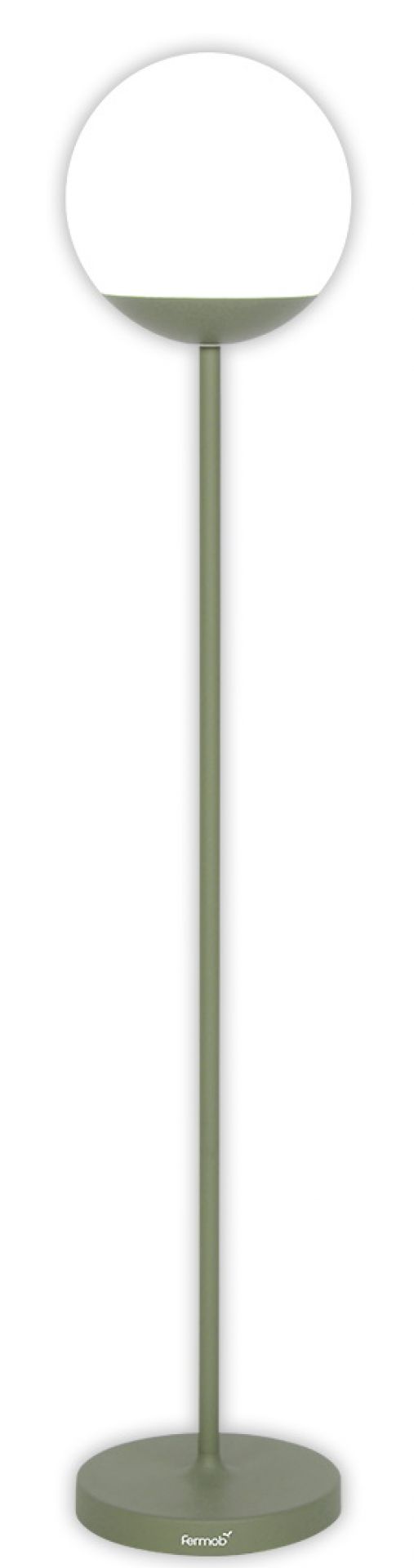 Grüne Mooon! Stehleuchte von Fermob, Höhe 134 cm, mit runder, leuchtender Kugel.