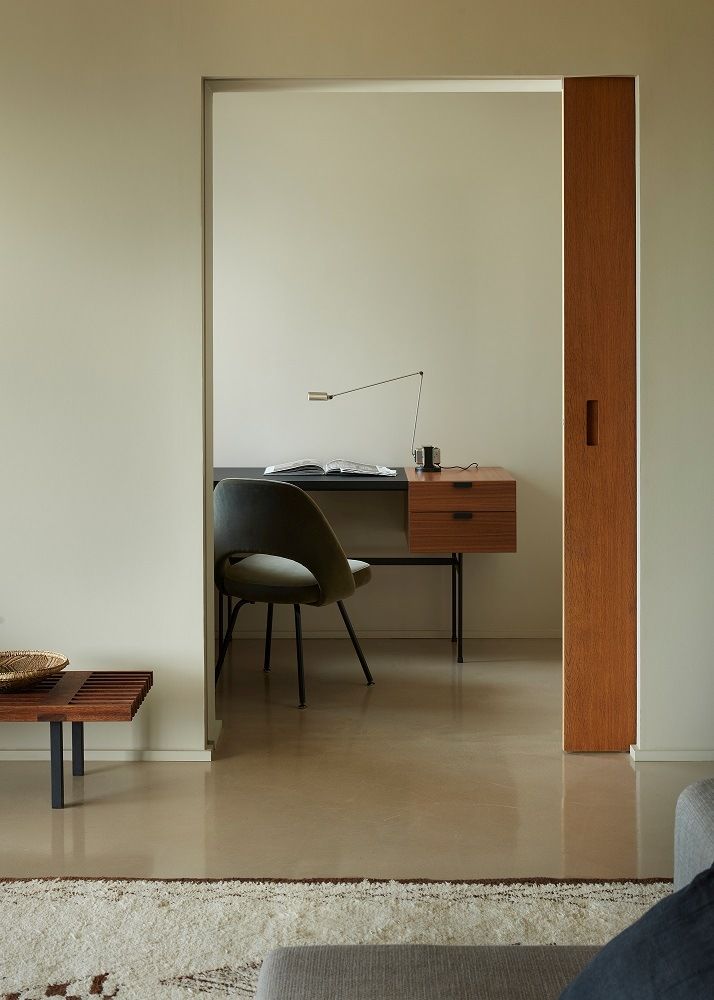 Daphine LED Table Lamp Lumina