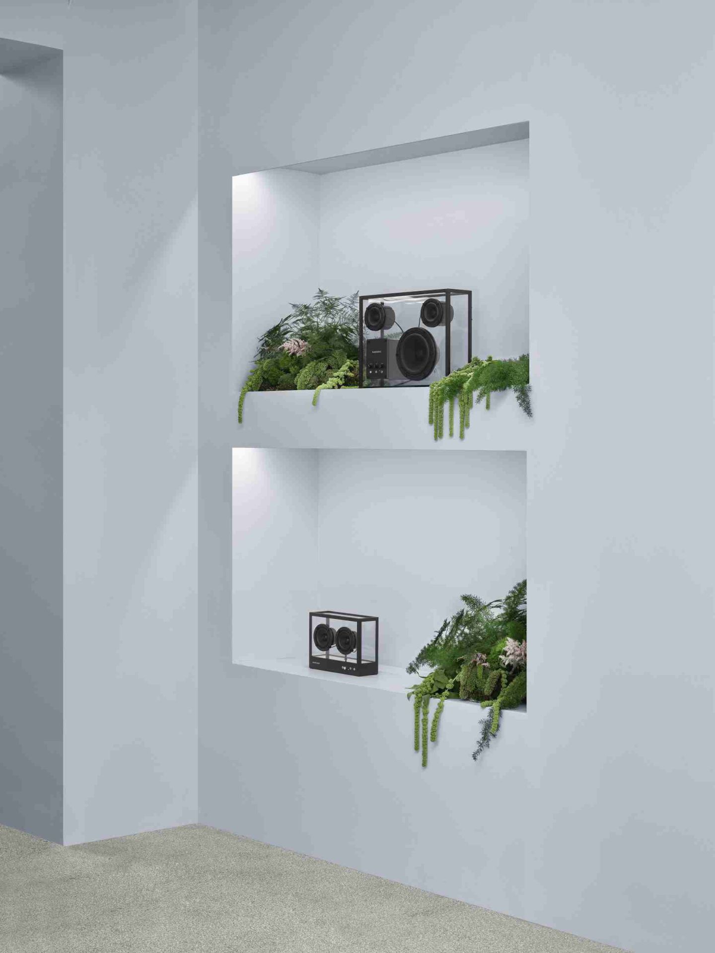 Transparent loudspeaker Transparent