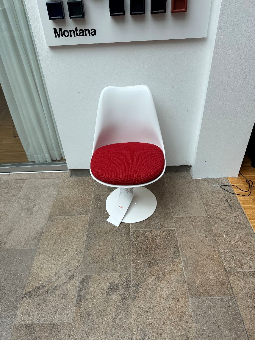 Tulip Chair, non-swivel chair, Knoll International EXHIBITION PIECE