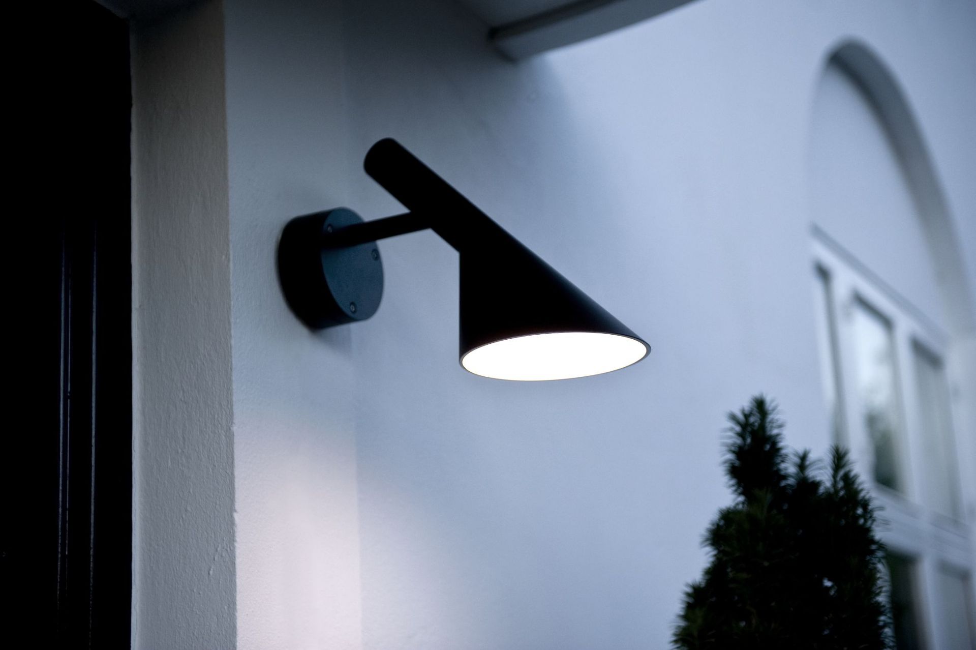 AJ 50 Outdoor Wall Light Louis Poulsen