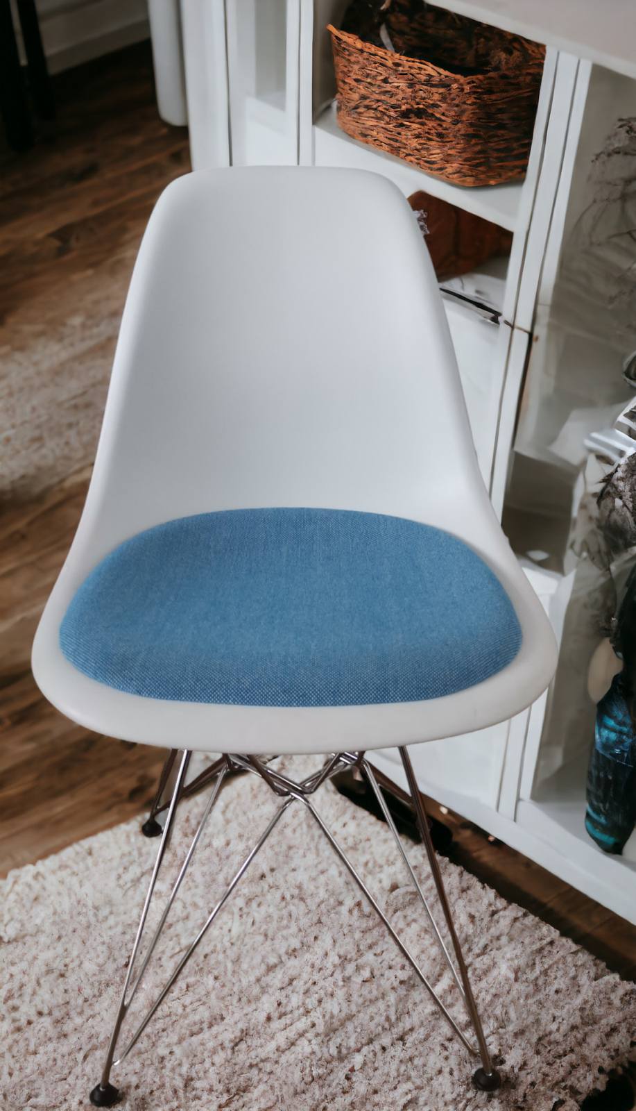 Eames Plastic Side Chair DSR chair with seat cushion Vitra chrome - Hopsak BLUE, WHITE EXHIBITION PIECE (3x available) 
