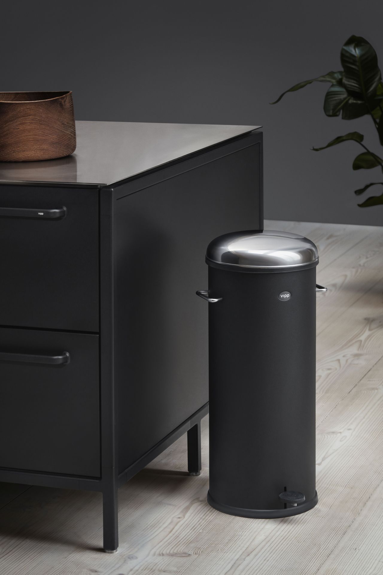 Pedal Bin L 30 black Vipp Pedal Bin L 30 black Vipp