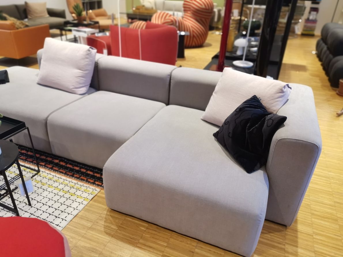 Mags Sofa 3-Seater Combination 4 RIGHT / FABRIC LINARA 103 / WITH CUSHION Hay EXHIBITION PIECES