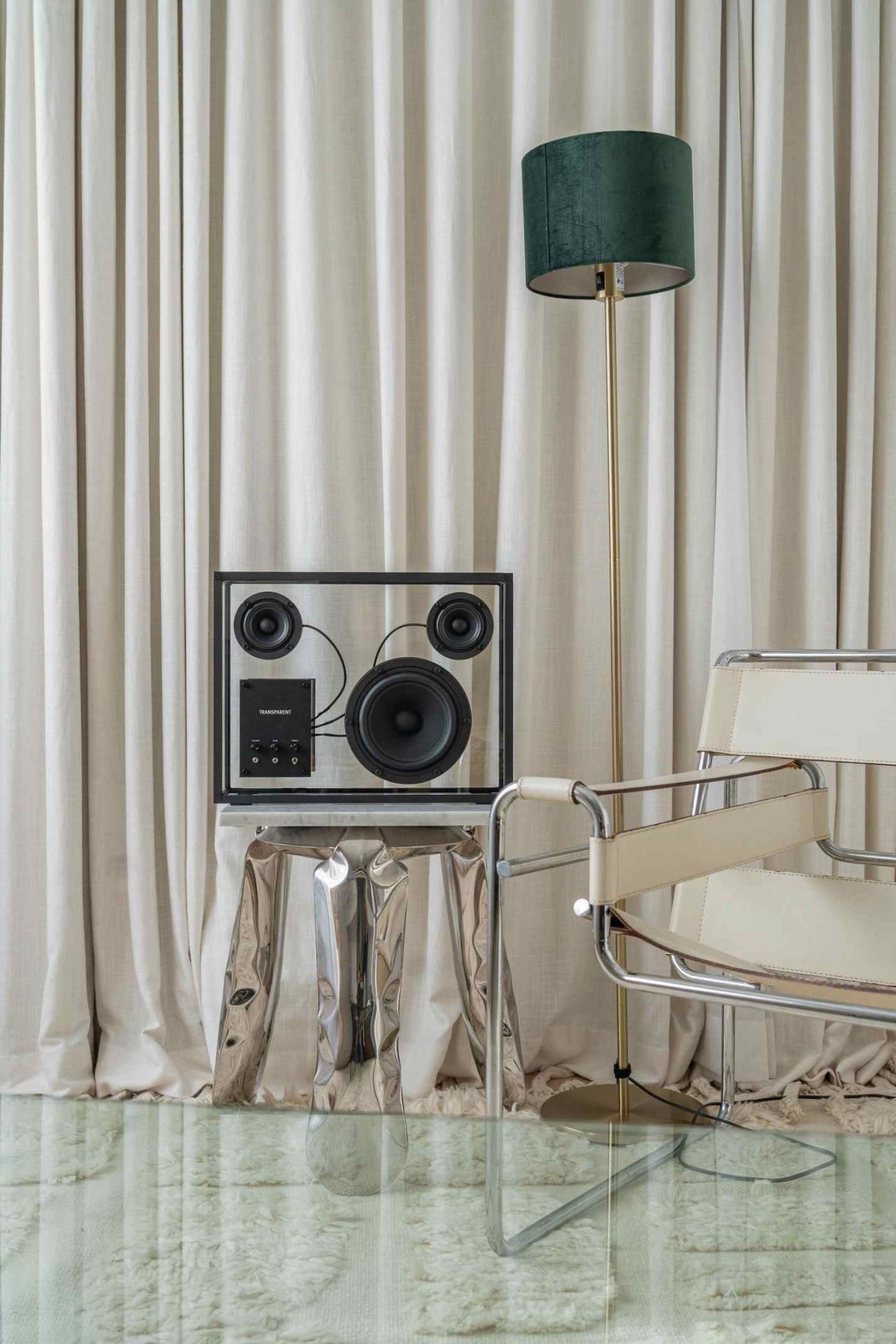 Transparent loudspeaker Transparent