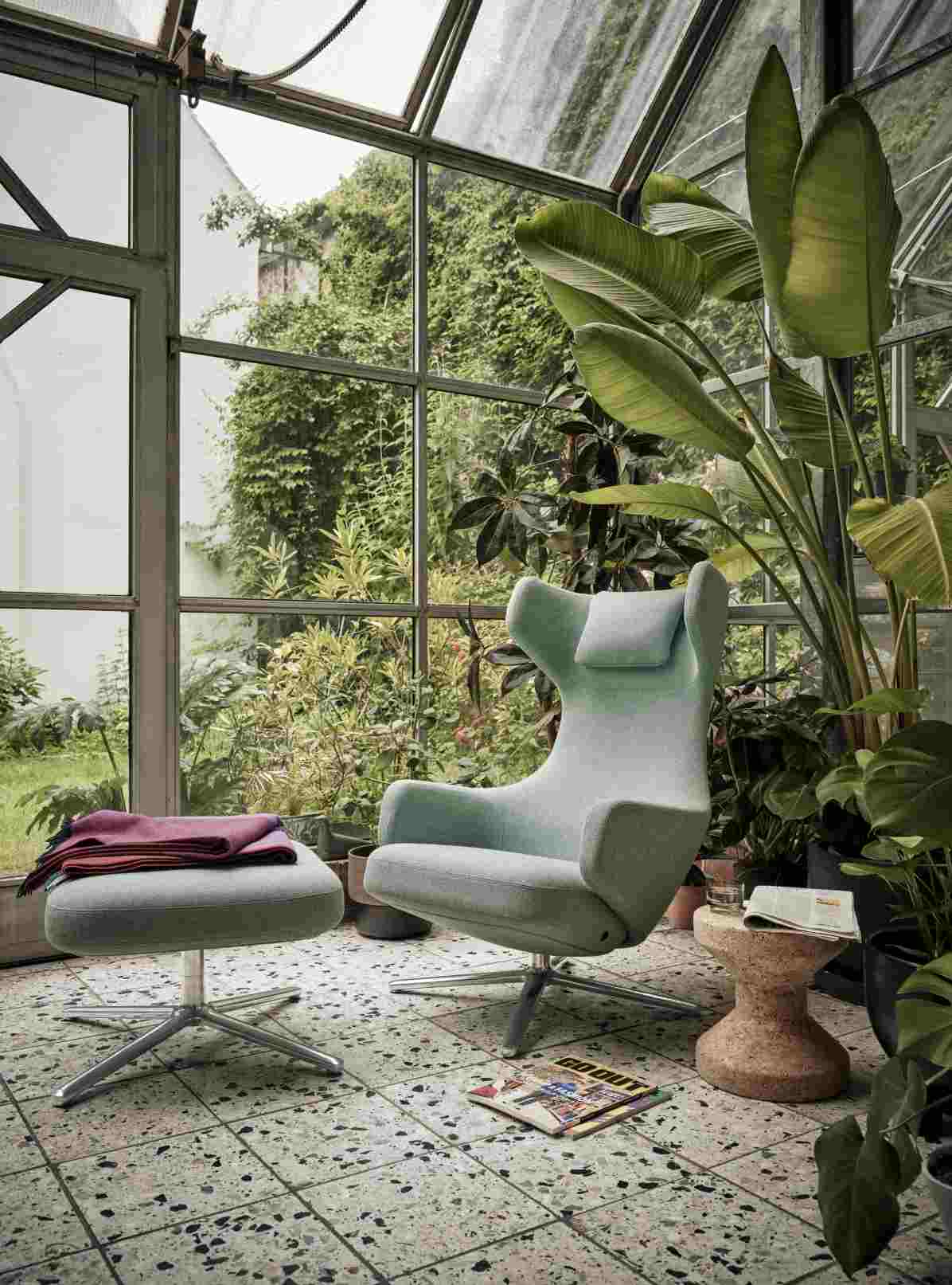 Grand Repos Armchair + Ottoman Vitra Polished Nubia Ivory / Pearl