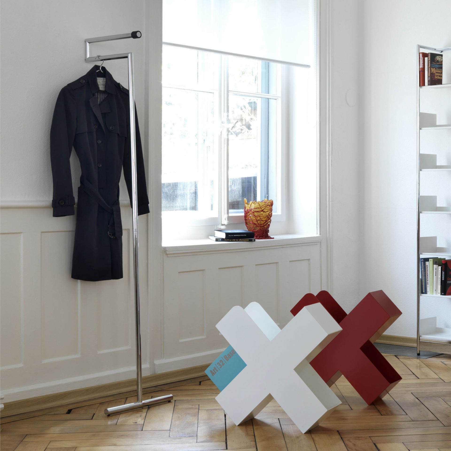 Snap Leaning Wardrobe Mox