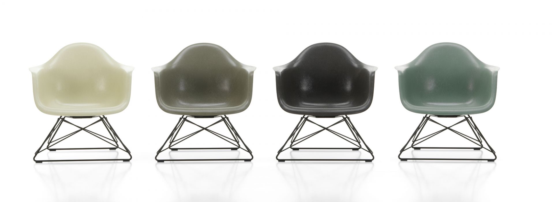 Eames Fibreglass Arm Chair LAR Chair Vitra