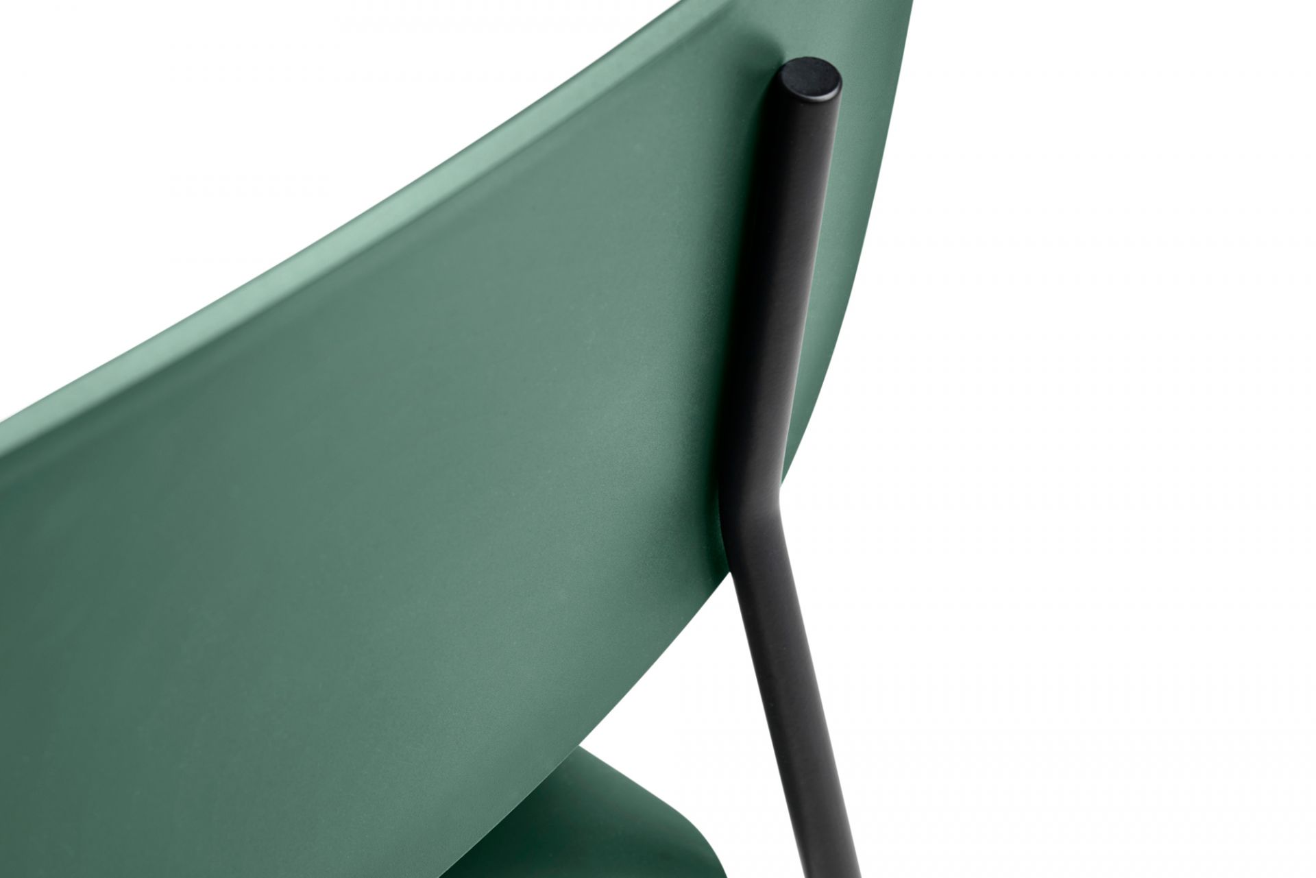 Detailaufnahme: Soft Edge Stuhl in Hunter Hay Grün mit schwarzem Gestell. Design Stuhl.