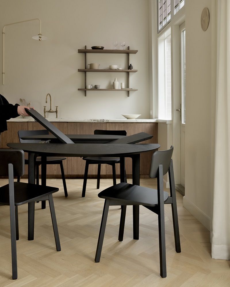 Bok Extendable Table round Oak black Ethnicraft