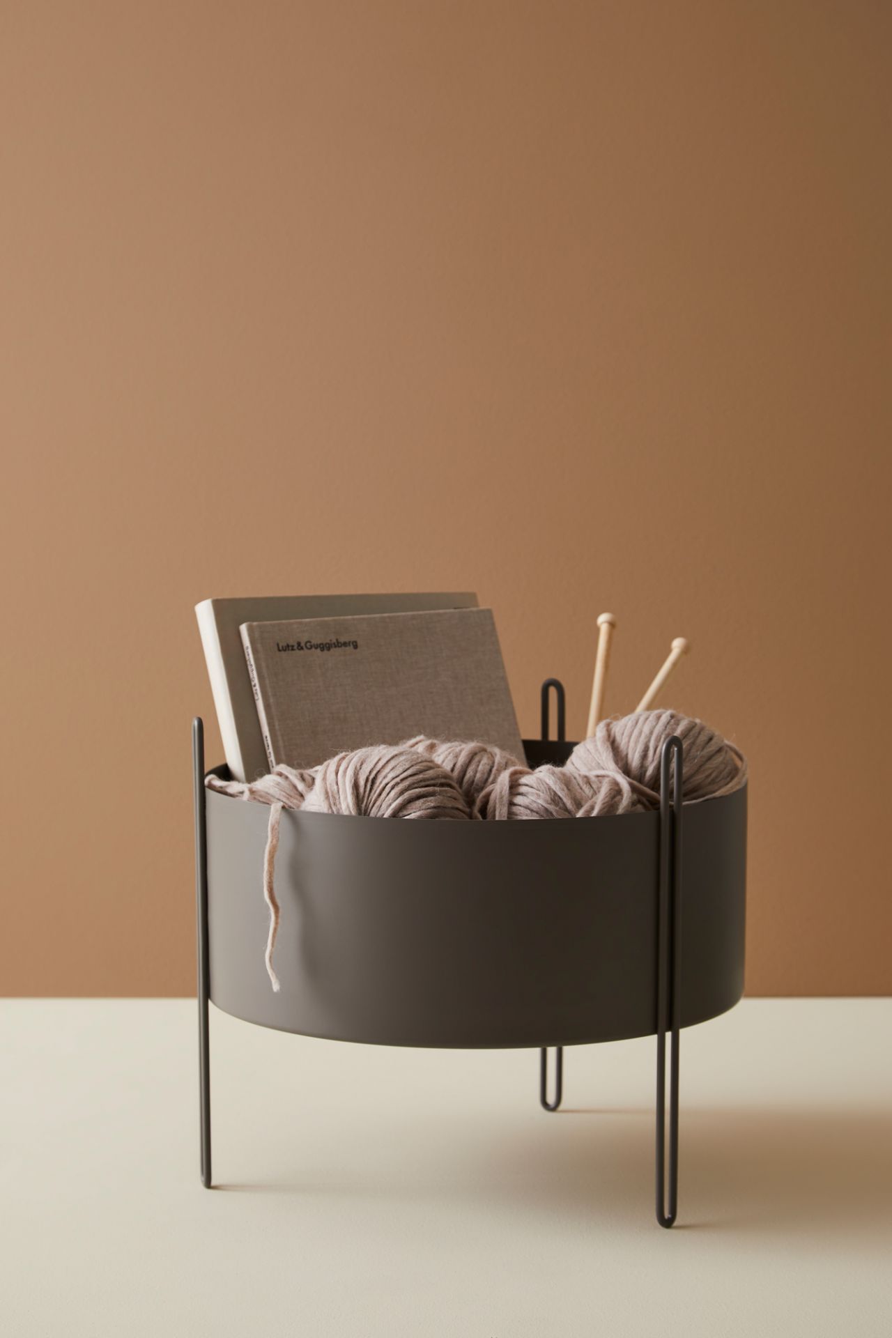 Pidestall Planter Medium Woud