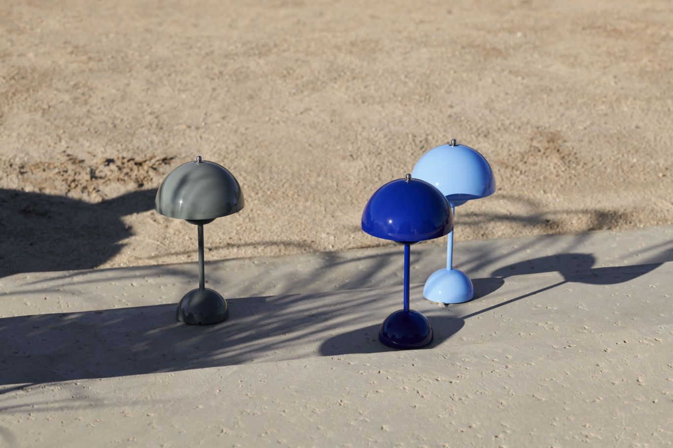 Flowerpot VP9 Portable rechargeable lamp / table lamp with USB STONE BLUE AndTradition SINGLE PIECES