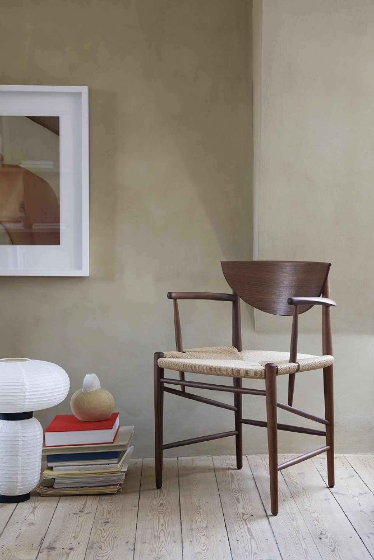 Drawn HM4 Chair with Armrests AndTradition