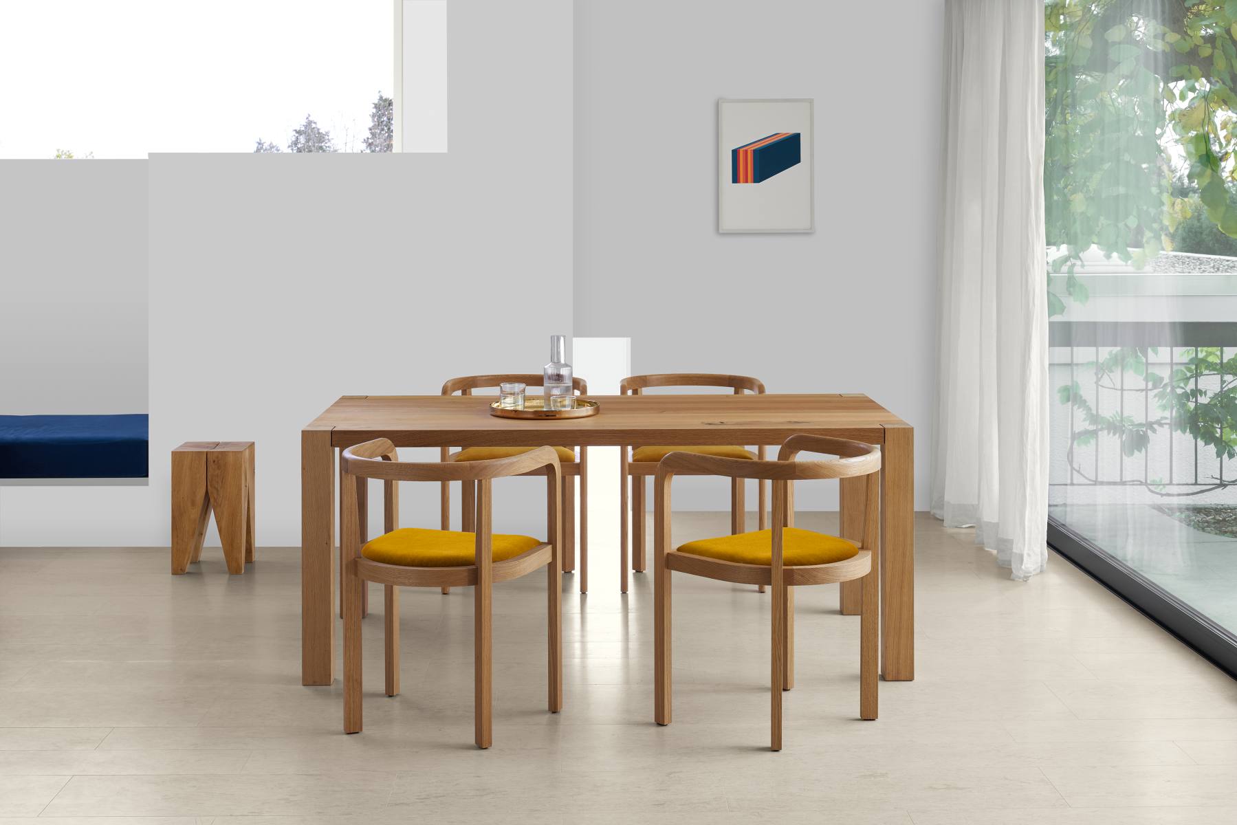 Molar stool / table e15