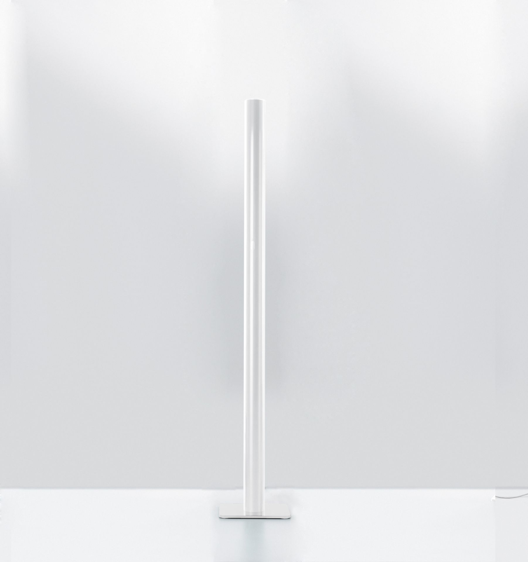 Ilio LED floor lamp white shiny Artemide