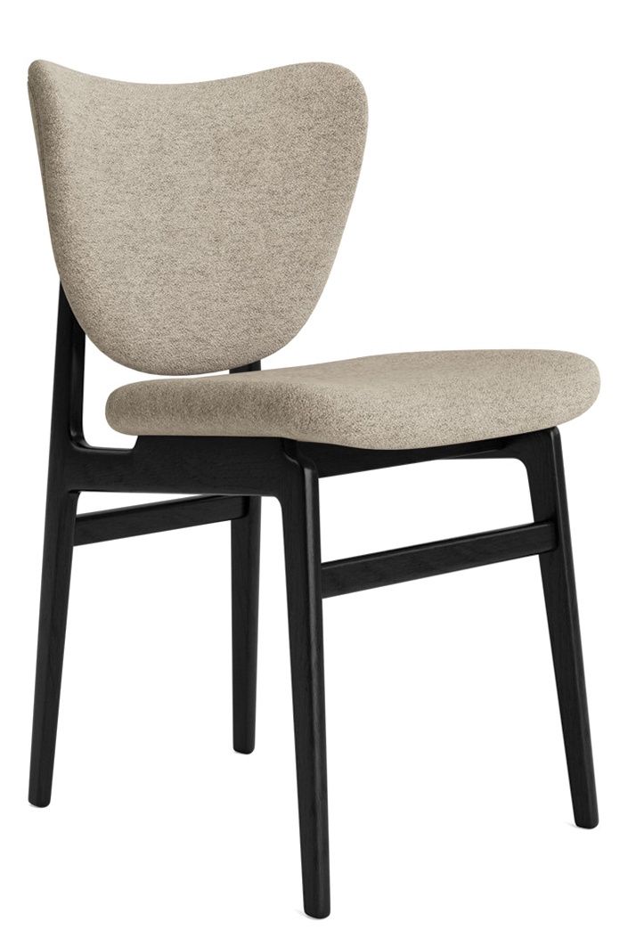 NORR11 Elephant Dining Chair, Frontansicht, gepolstert mit beigem Stoff und schwarzem Holzgestell.