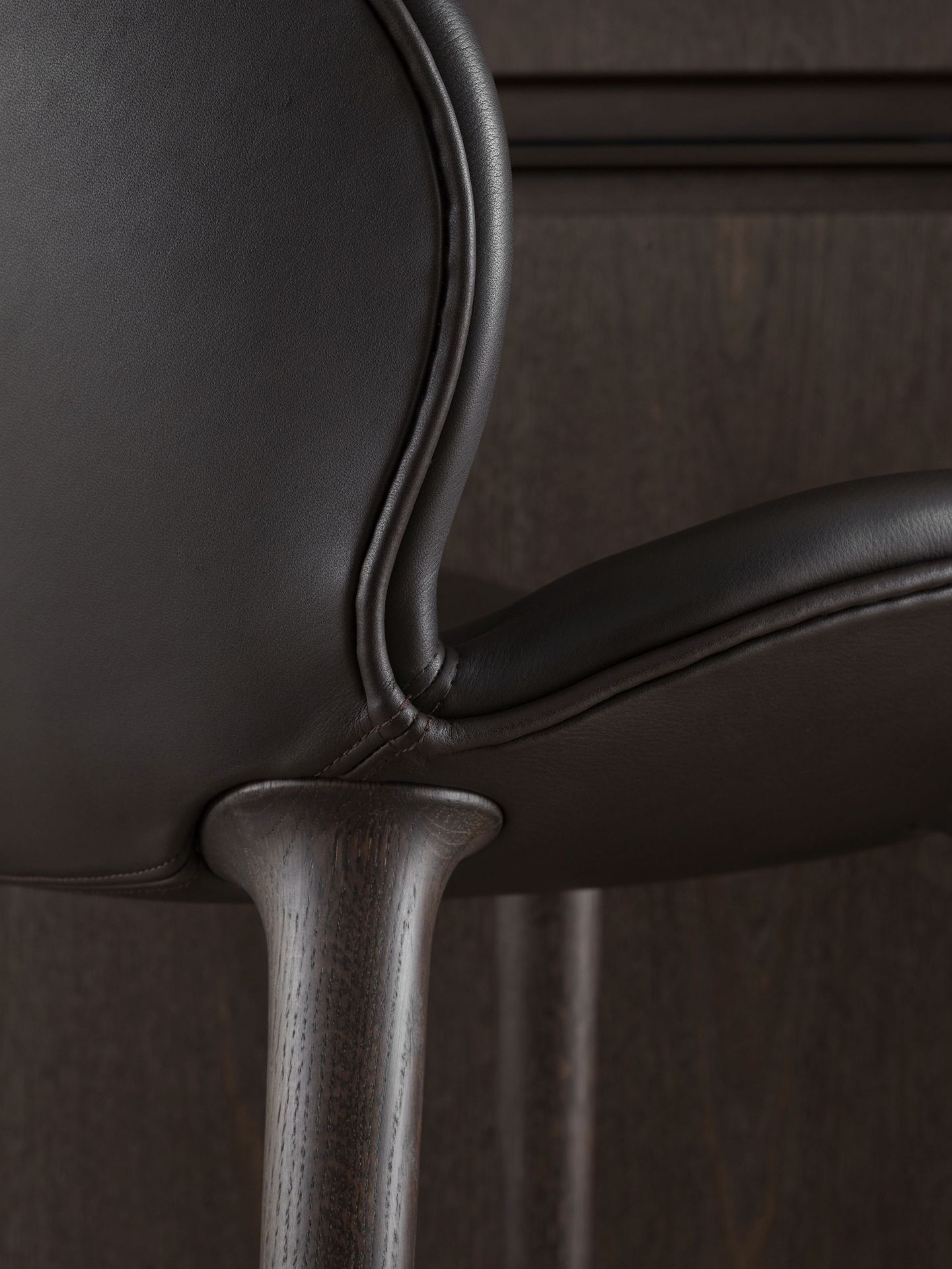 Lodge counter stool dark oak / leather dark brown Vipp