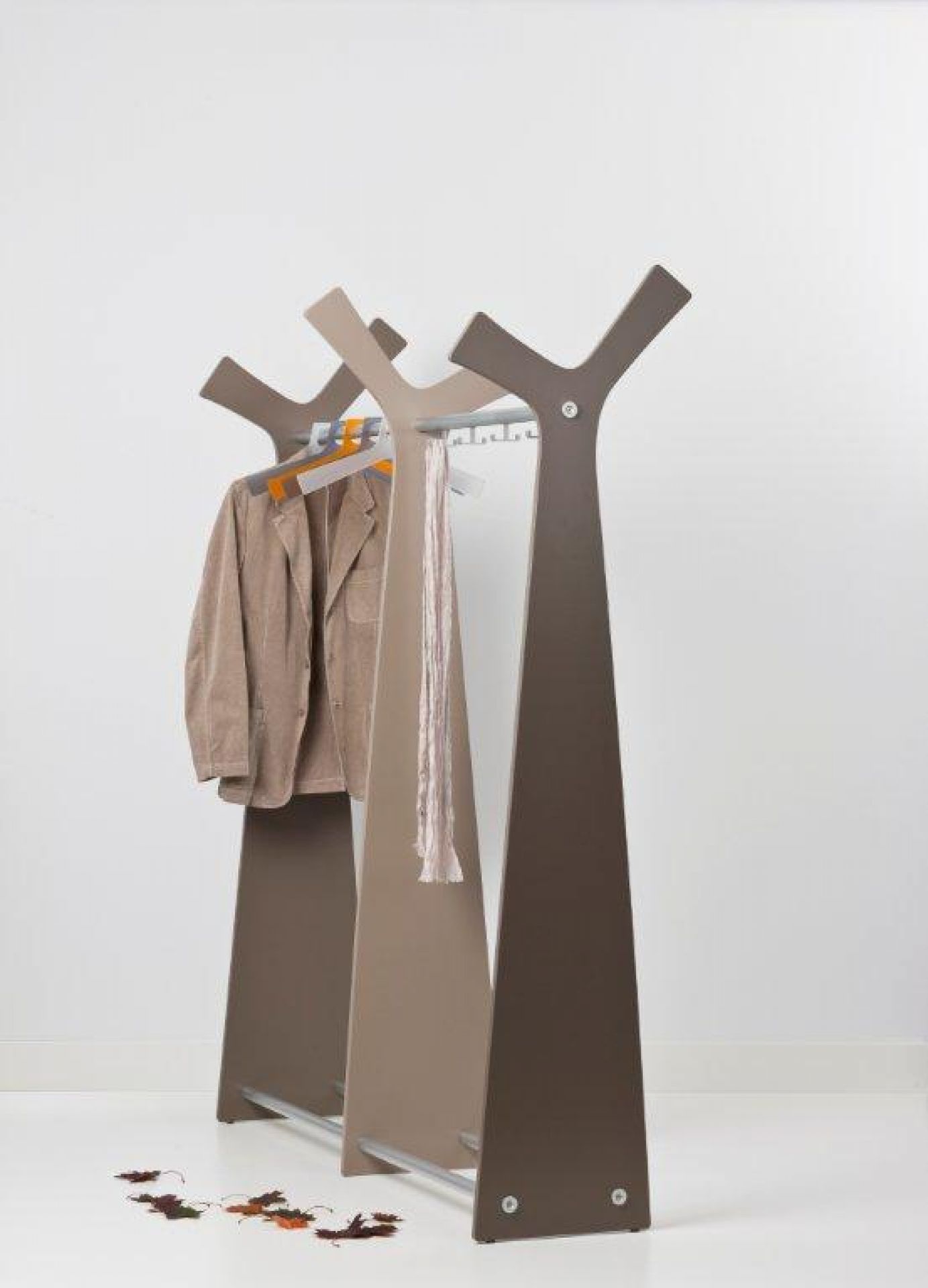 Forest clothes stand Cascando
