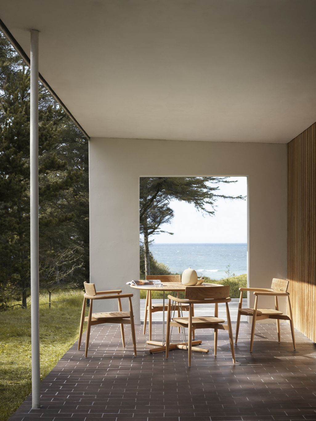 E008 Embrace Outdoor Chair Carl Hansen & Søn