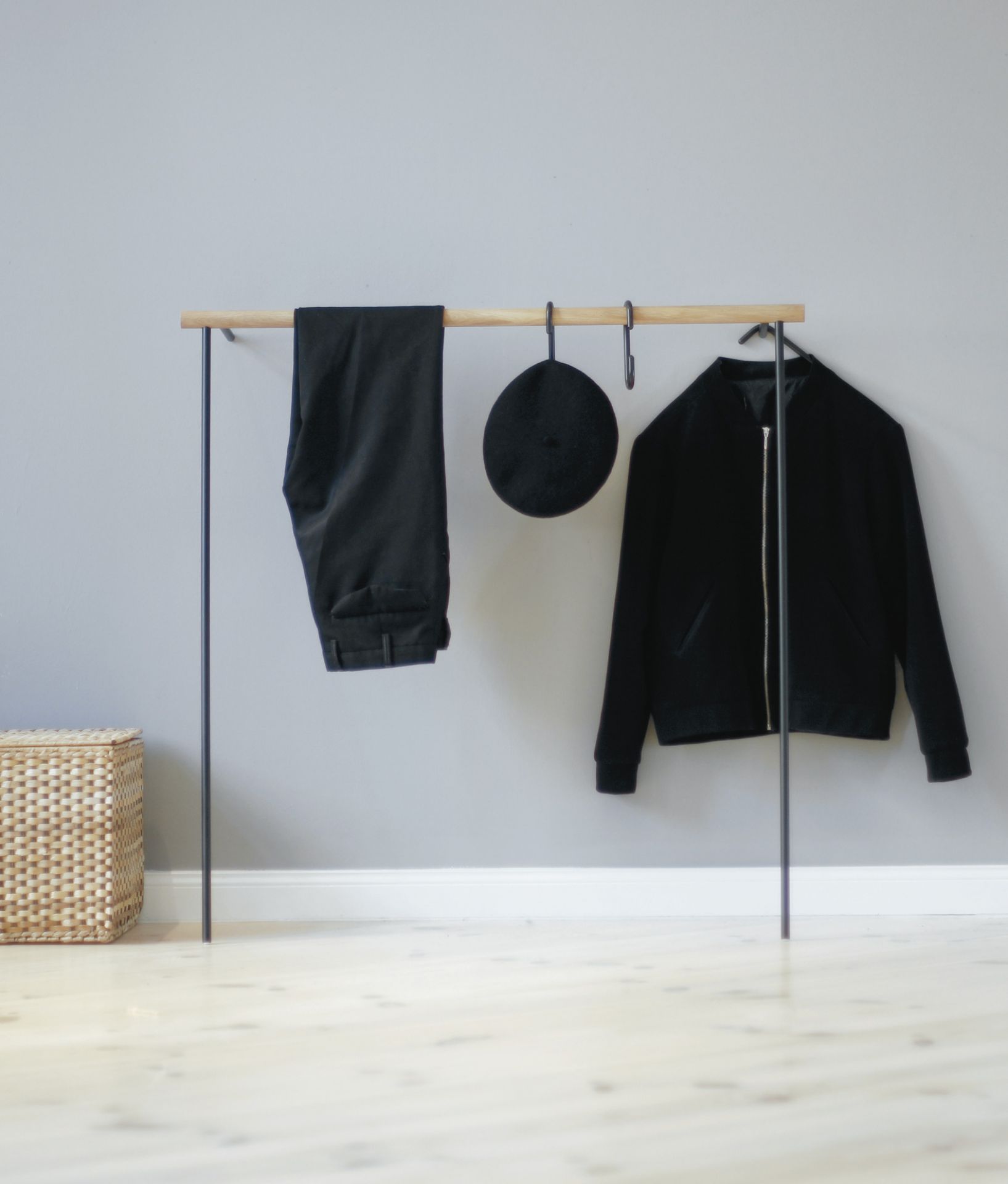 Little Leanon II Mute Servant Leaning Column Black / ROD OAK Roomsafari SINGLE PIECES