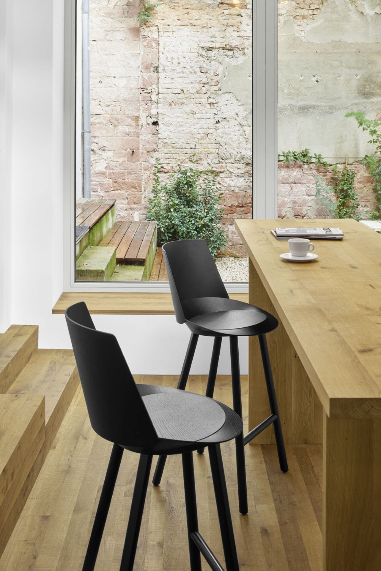 ST10 Jean Stool with Backrest e15