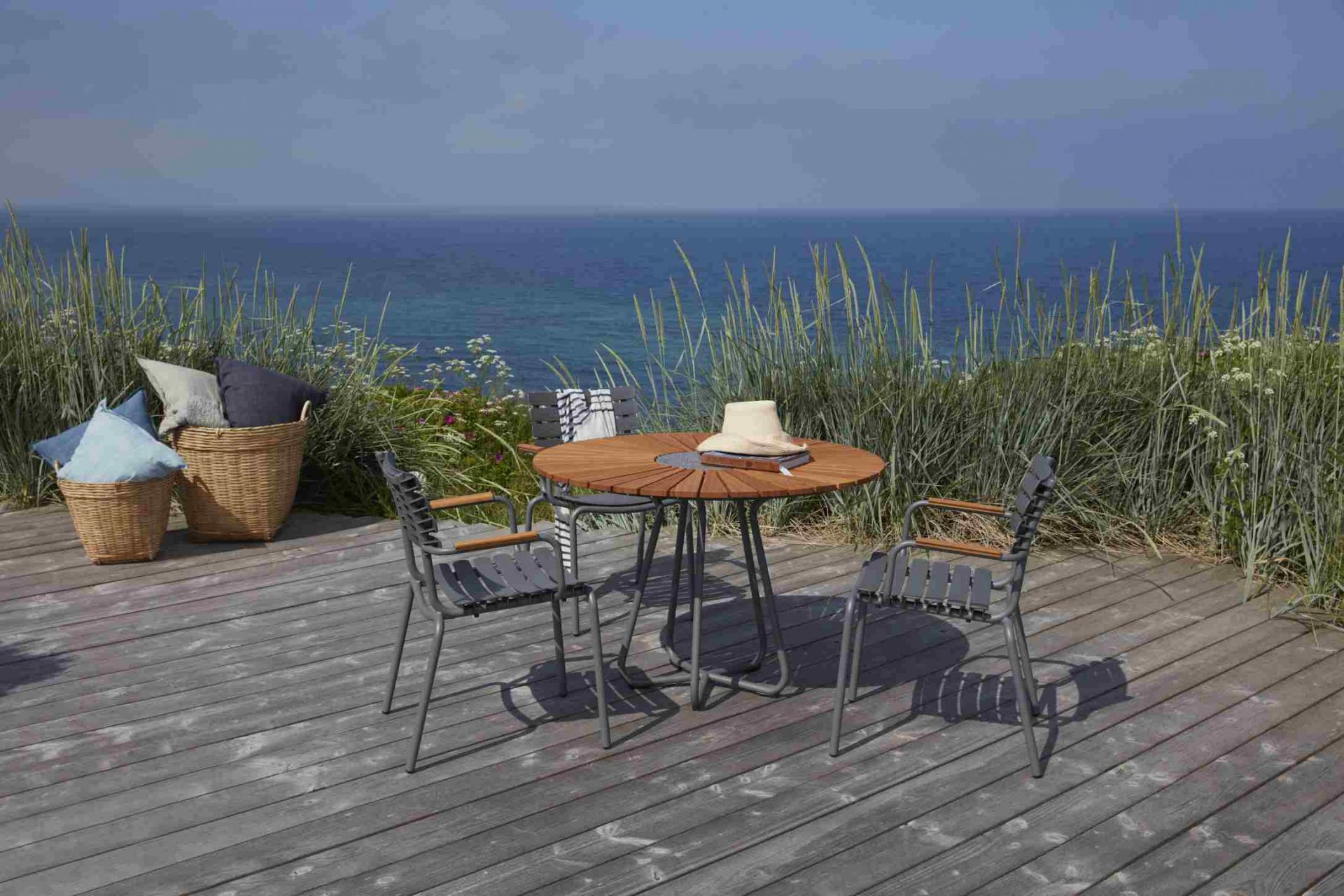 Circle Outdoor Table Ø 110 cm Houe
