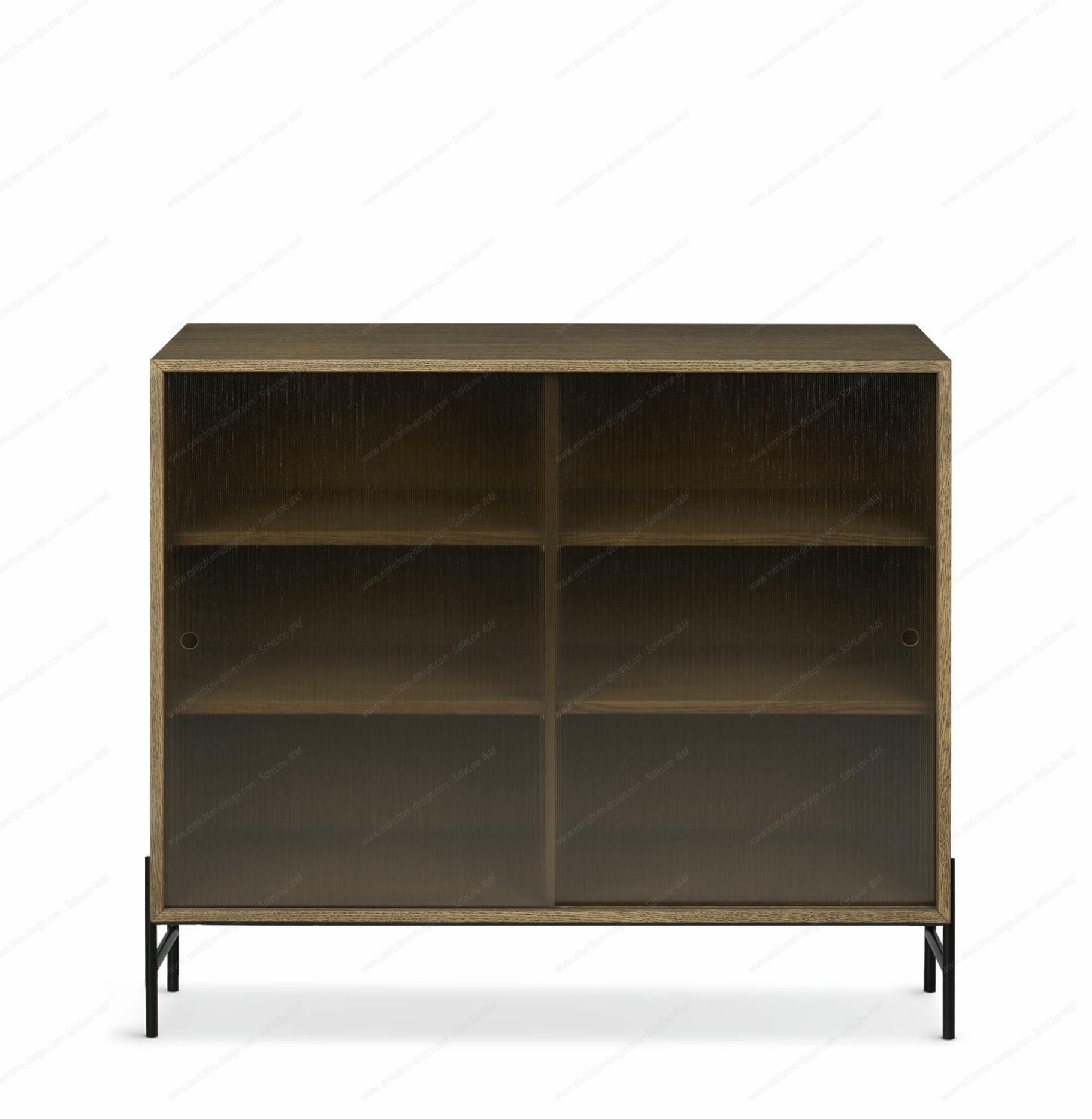 Hifive Glasvitrine Low aus geräucherter Eiche mit Glasschiebetüren und schwarzen Metallfüßen. Möbel für Wohnzimmer.