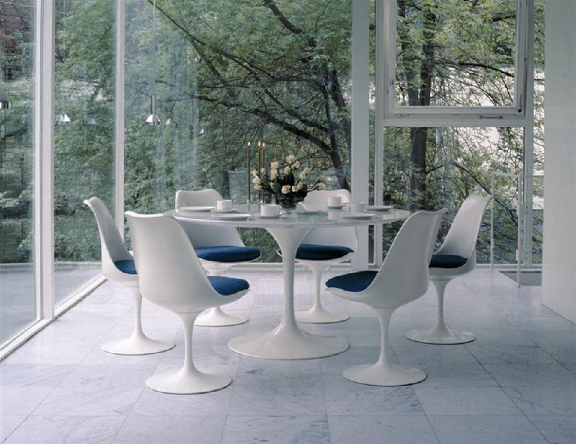 Tulip Chair, non-swivel chair, Knoll International EXHIBITION PIECE