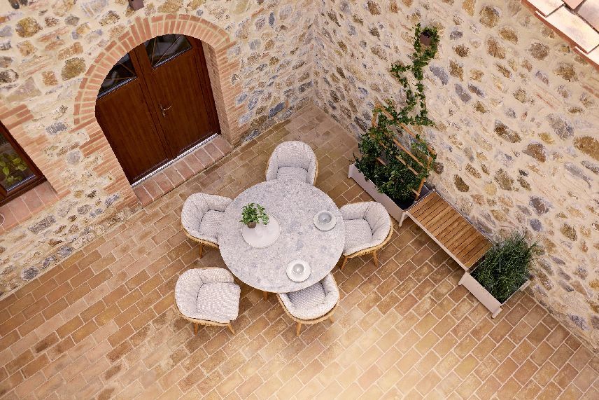 Aspect Table round outdoor dining table Cane-Line