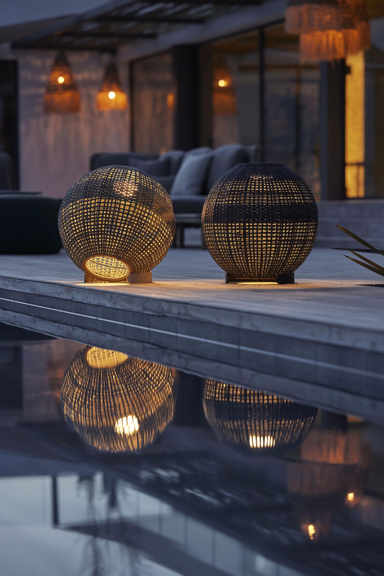 Illusion Outdoor Lamp Round Dark Grey Cane-Line