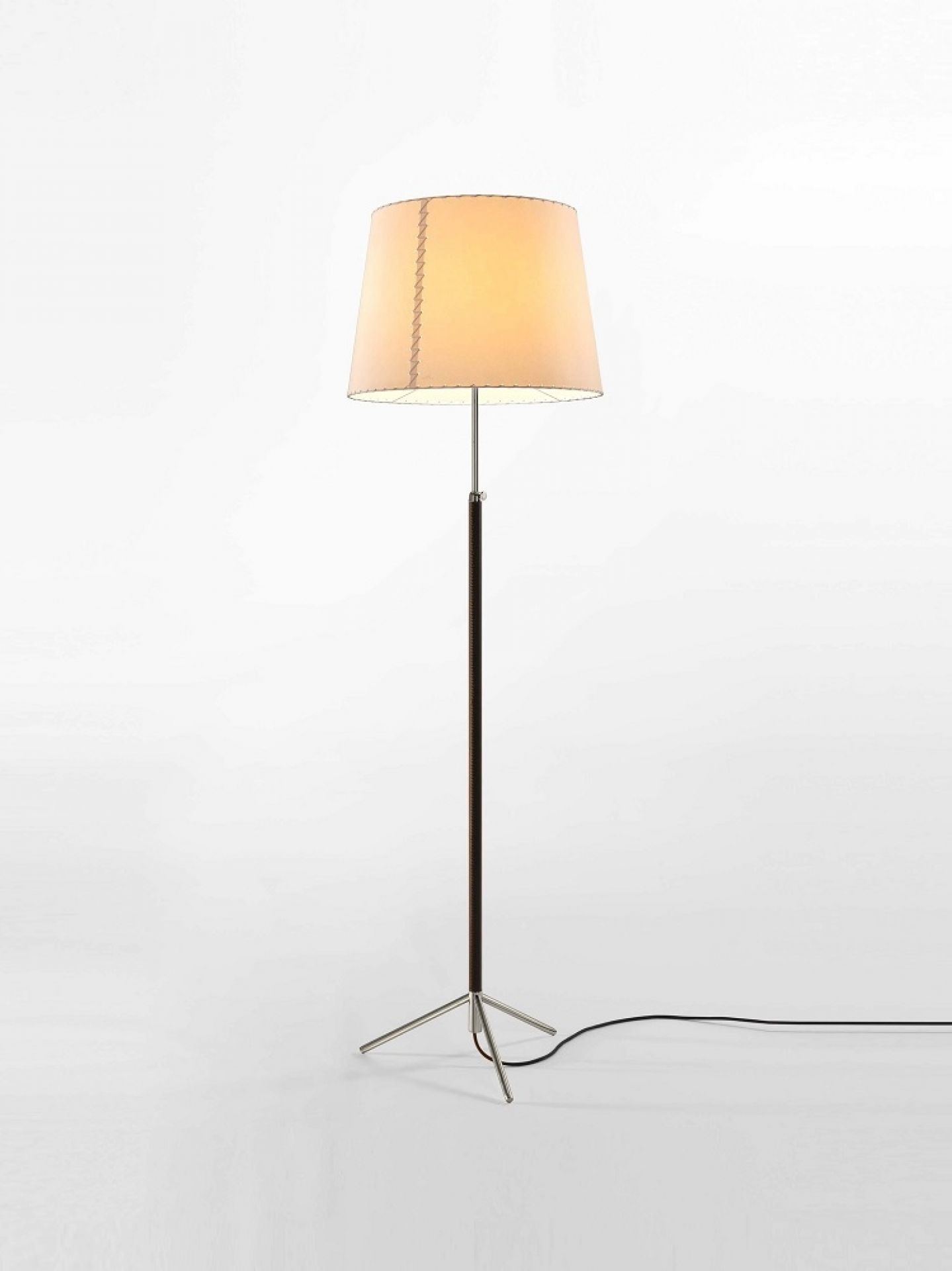Pie de Salon Floor lamp Santa & Cole