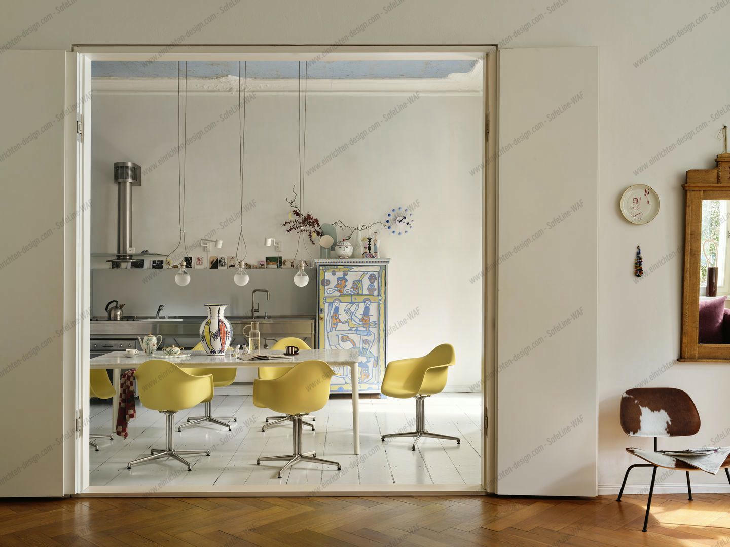 Eames Plastic Arm Chair DAL with seat cushion Vitra