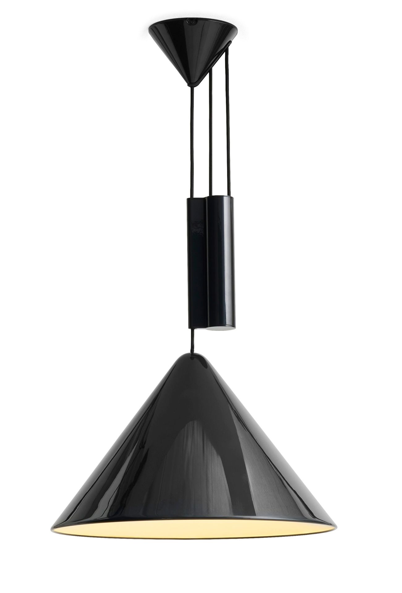 Schwarze Compass Pendelleuchte von Hay mit Kegelform und verstellbarer Aufhängung für moderne Innenräume.