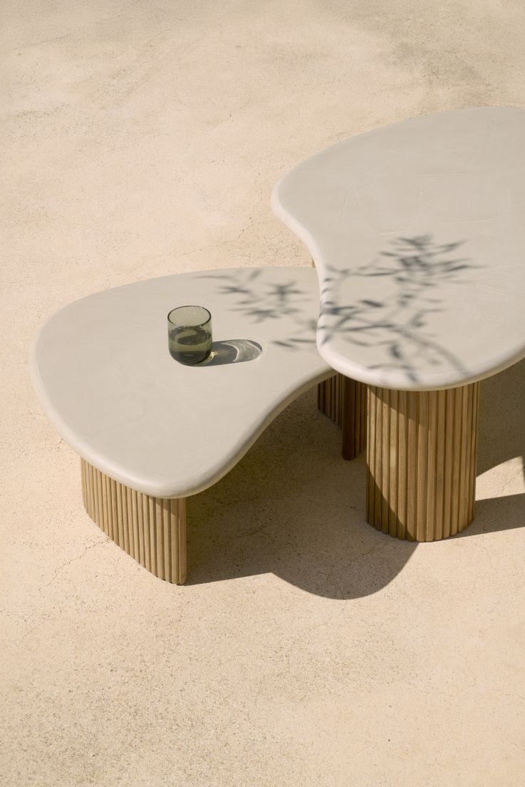Boomerang coffee table outdoor concrete/teak Ethnicraft
