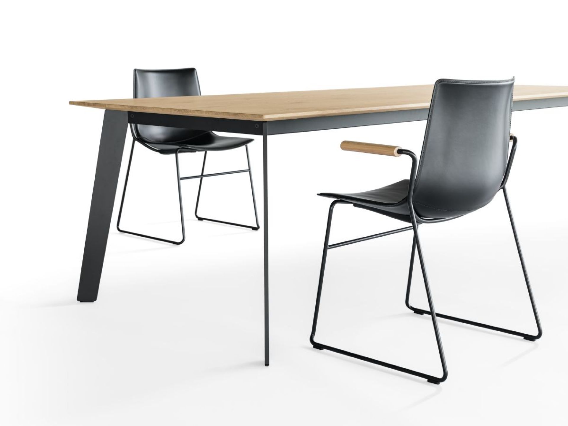 Linar Table Girsberger