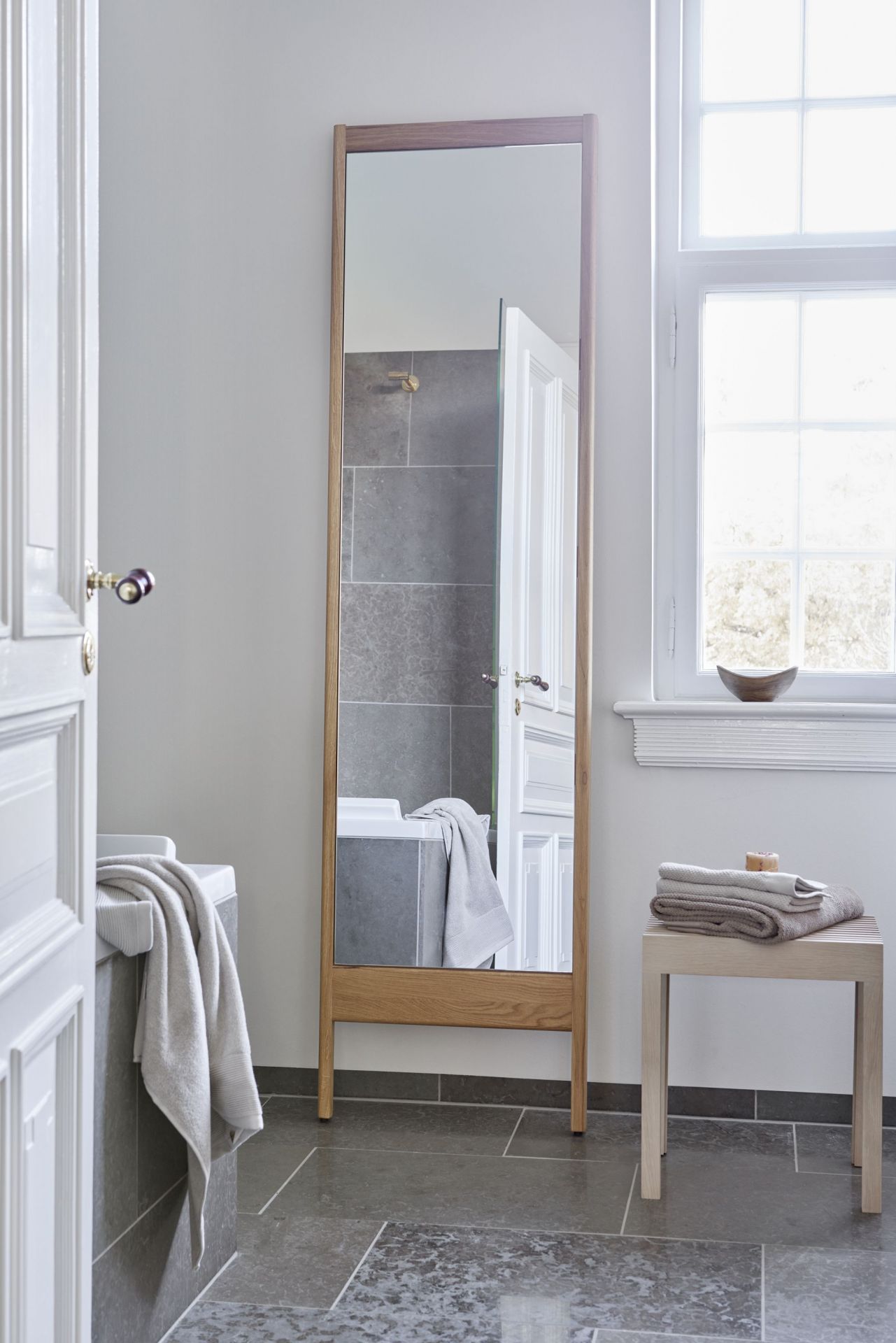 A Line Mirror Form & Refine 
