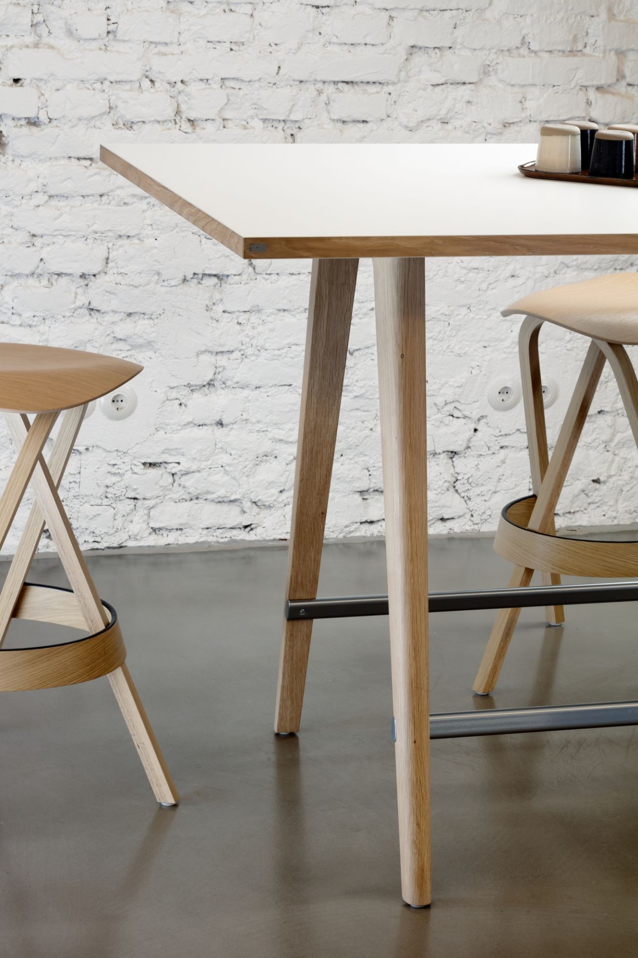 1510 High table Thonet