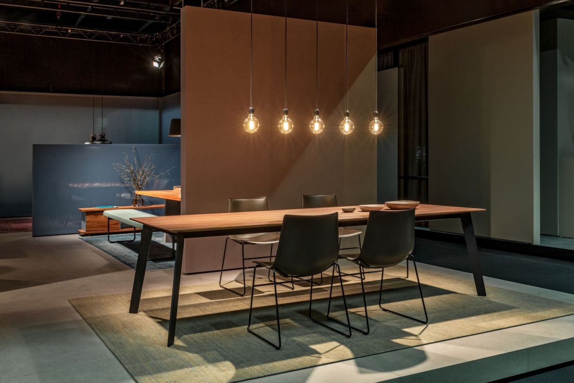 Linar Table Girsberger
