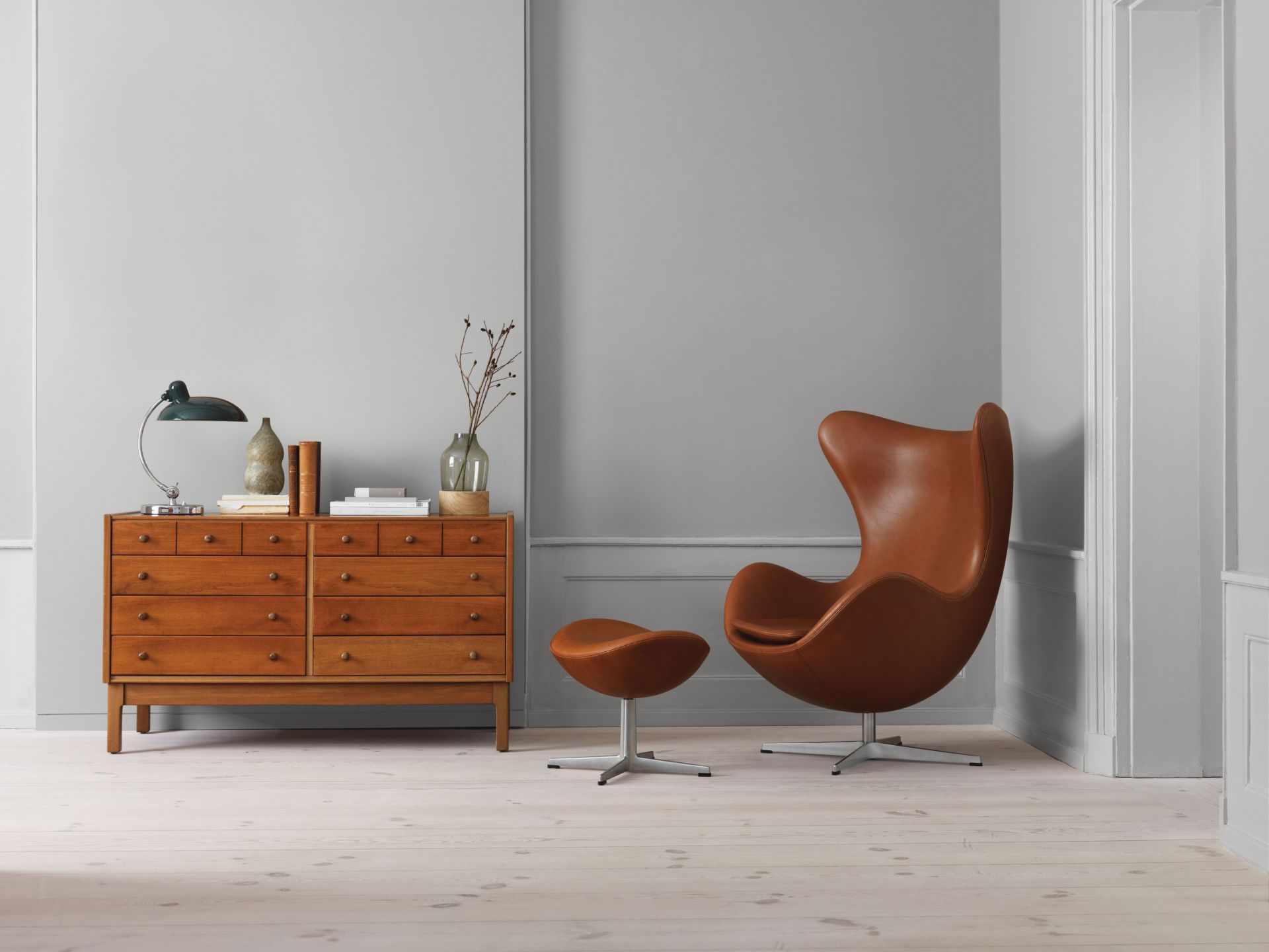 Egg Chair with Stool Action Model Essential Leather Fritz Hansen