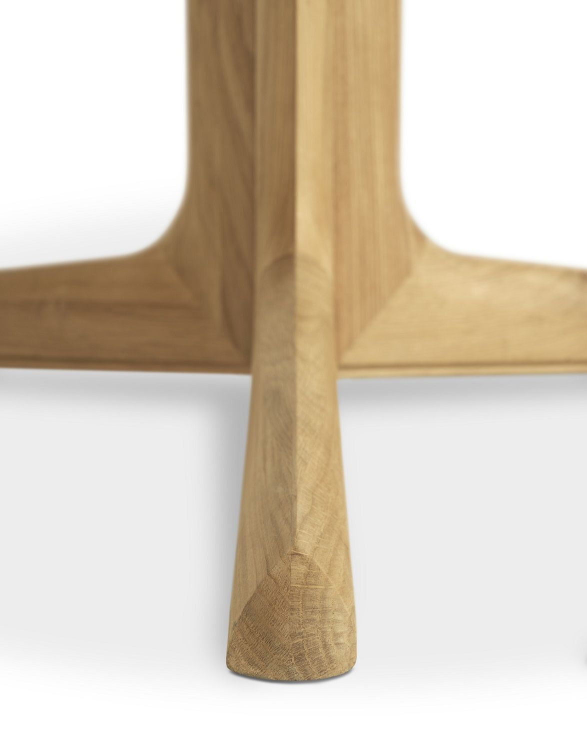 Corto Table Round Oak oiled Ethnicraft